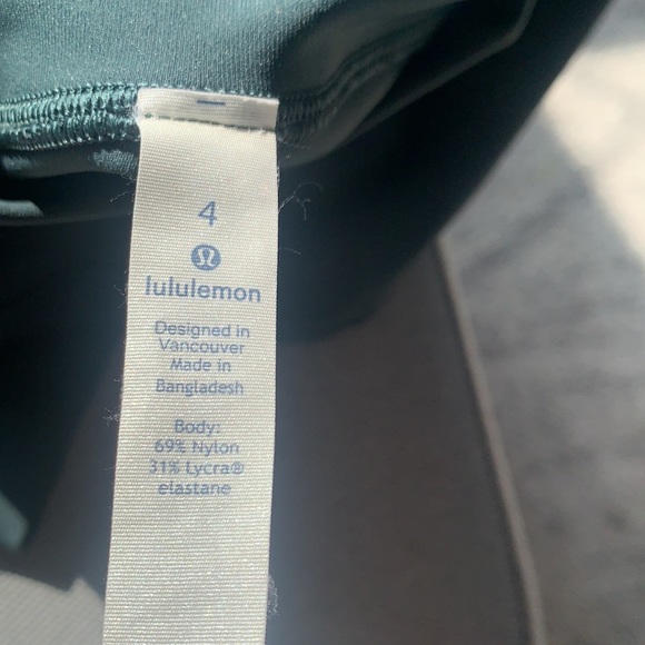 Teal cropped lululemon leggings good condition - Picture 4 of 4